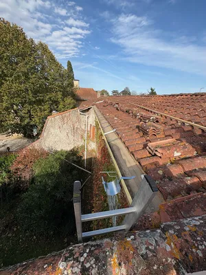 Mise en œuvre de gouttières en zinc pour l’évacuation des eaux pluviales à Lavaur