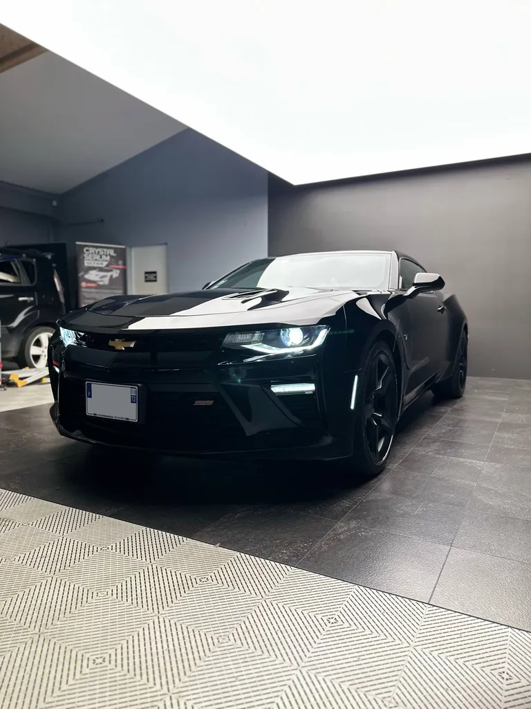 Lustrage brillance sur une Chevrolet Camaro SS à notre atelier à Le Mans (72)