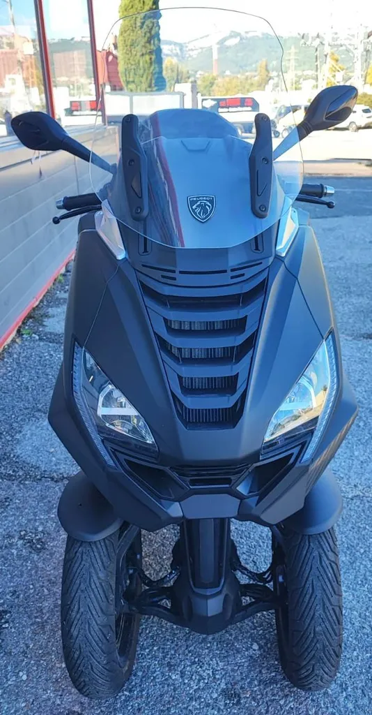 PEUGEOT METROPOLIS SW du 06/2025 avec 800 km.