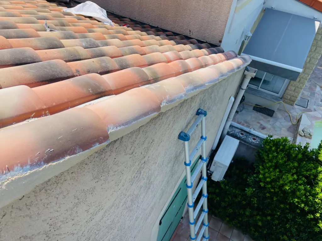 Actuellement: Changement d’une rive d’une toiture de maison sur Aix en Provence