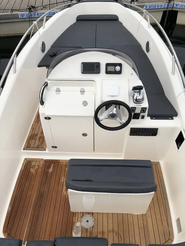 Bateau à coque dure en vente à Bandol