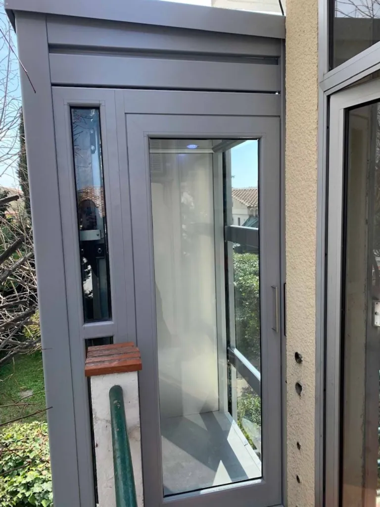 Installation d’un ascenseur privatif extérieur VIMEC à Marignane (13) : un projet humain et technique signé Oval’Access