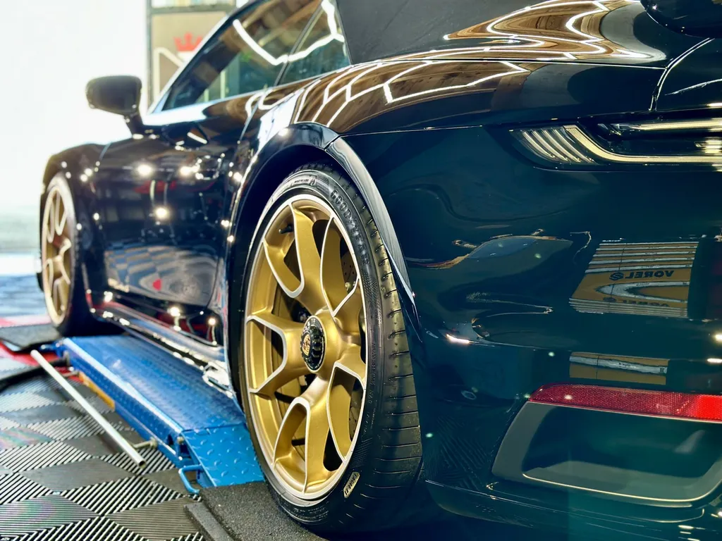 protection PPF automobile Lyon traitement céramique carosserie Porsche 992 Turbo S cabriolet 