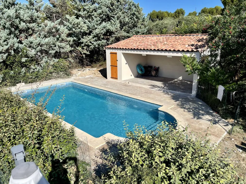 Pool house en maçonnerie proche de Rognac 13340