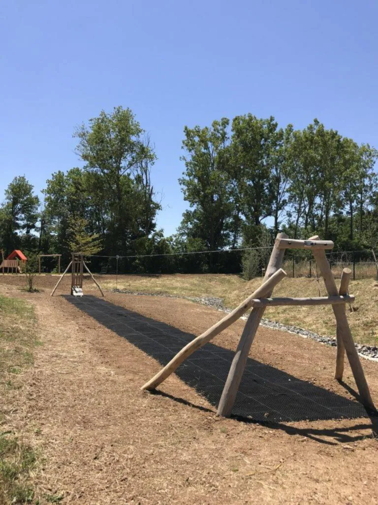 Réalisation de jeux d'enfants en robinier avec sol souple amortissant à Arnas proche de Villefranche sur Saône Rhône 69