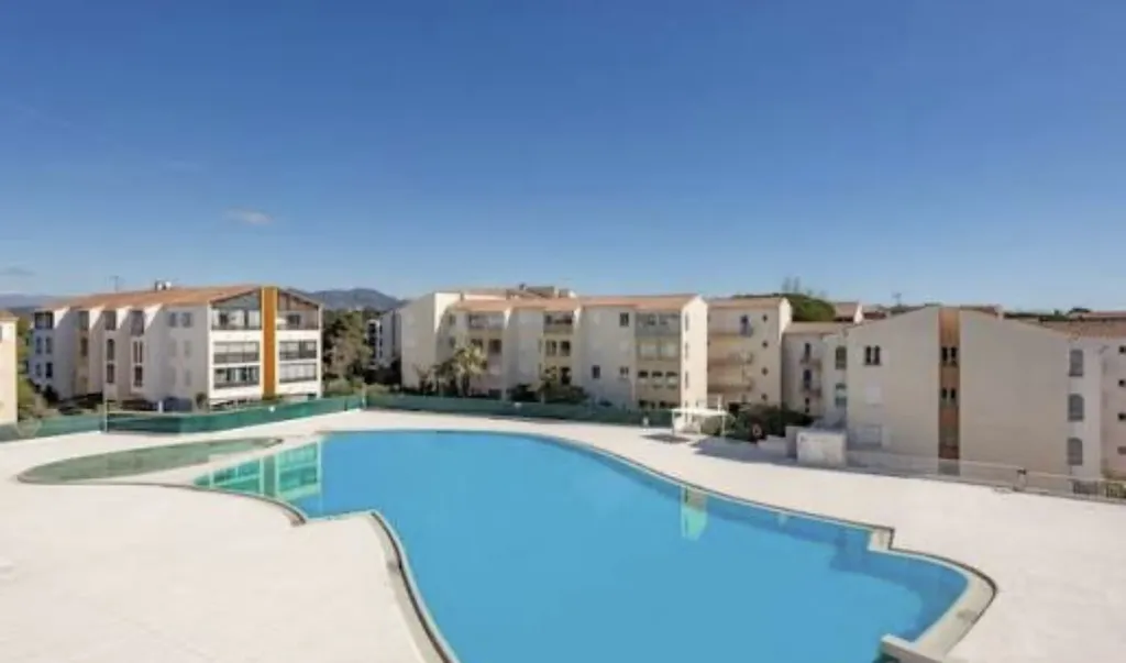 Charmant T2 Rénové à Fréjus : Calme, Tennis et Piscine Olympique