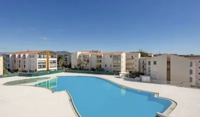 Charmant T2 Rénové à Fréjus : Calme, Tennis et Piscine Olympique