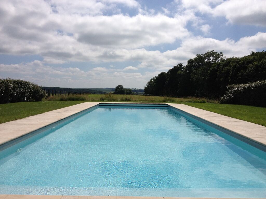 CHÂTEAU DU XVIème SIECLE LYONS-LA-FORET, Eure 27480