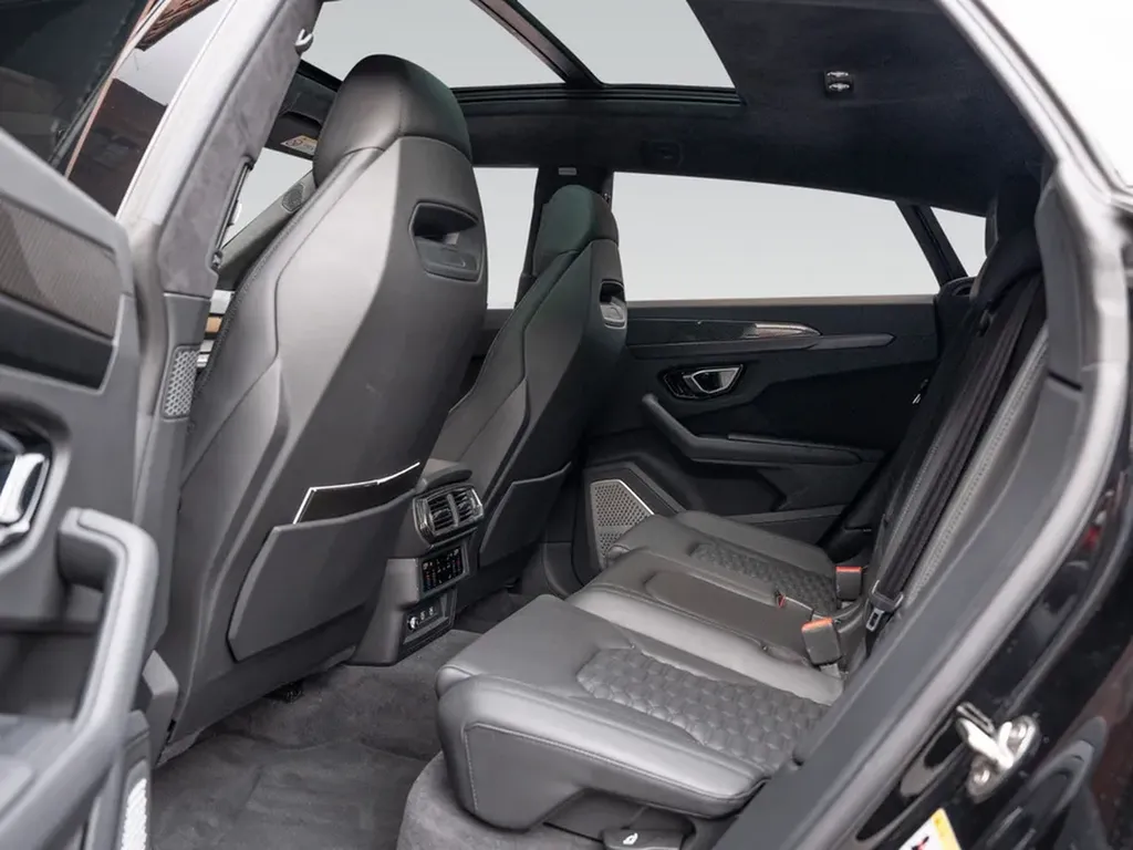 Lamborghini Urus – intérieur cuir et Alcantara avec sièges arrière luxe