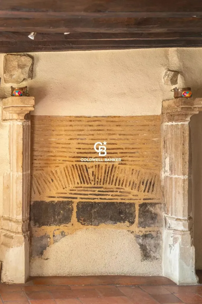 maison ancienne au mans à acheter avec très grandes cheminées et poutres