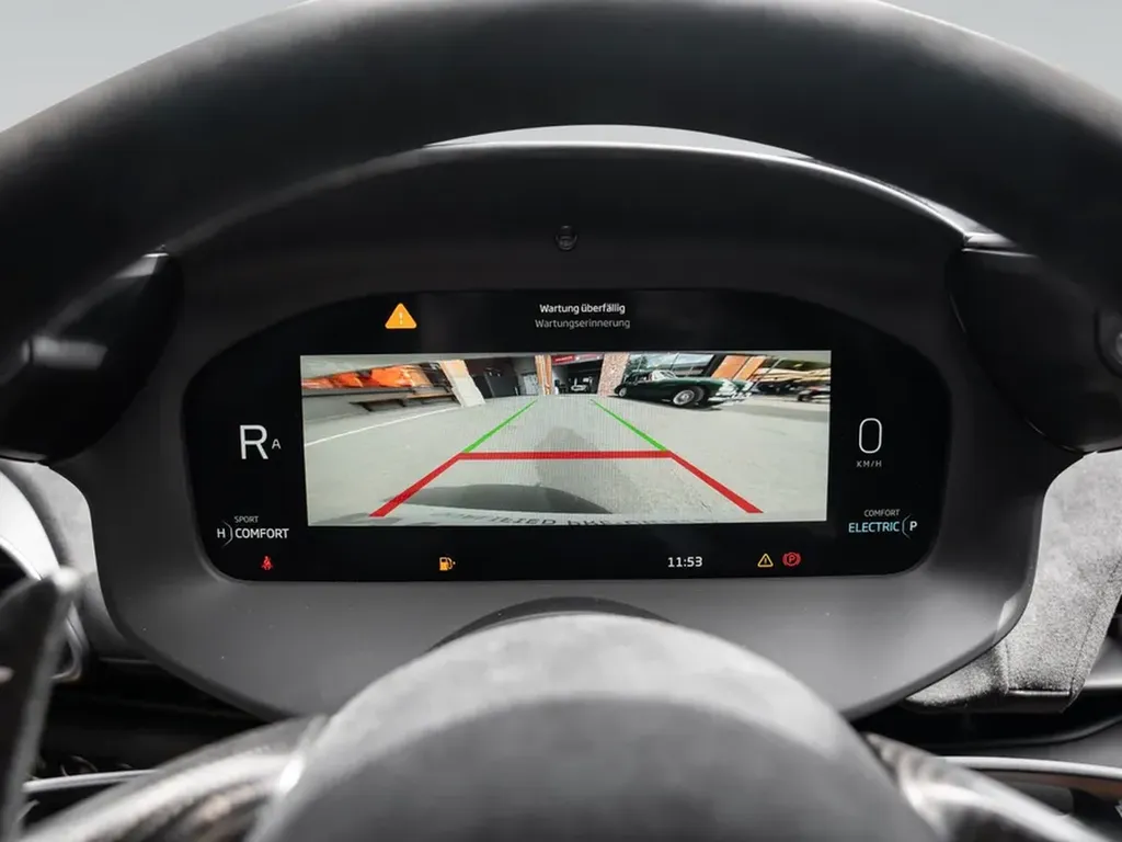 McLaren Artura volant sport affichage numérique performance Bordeaux