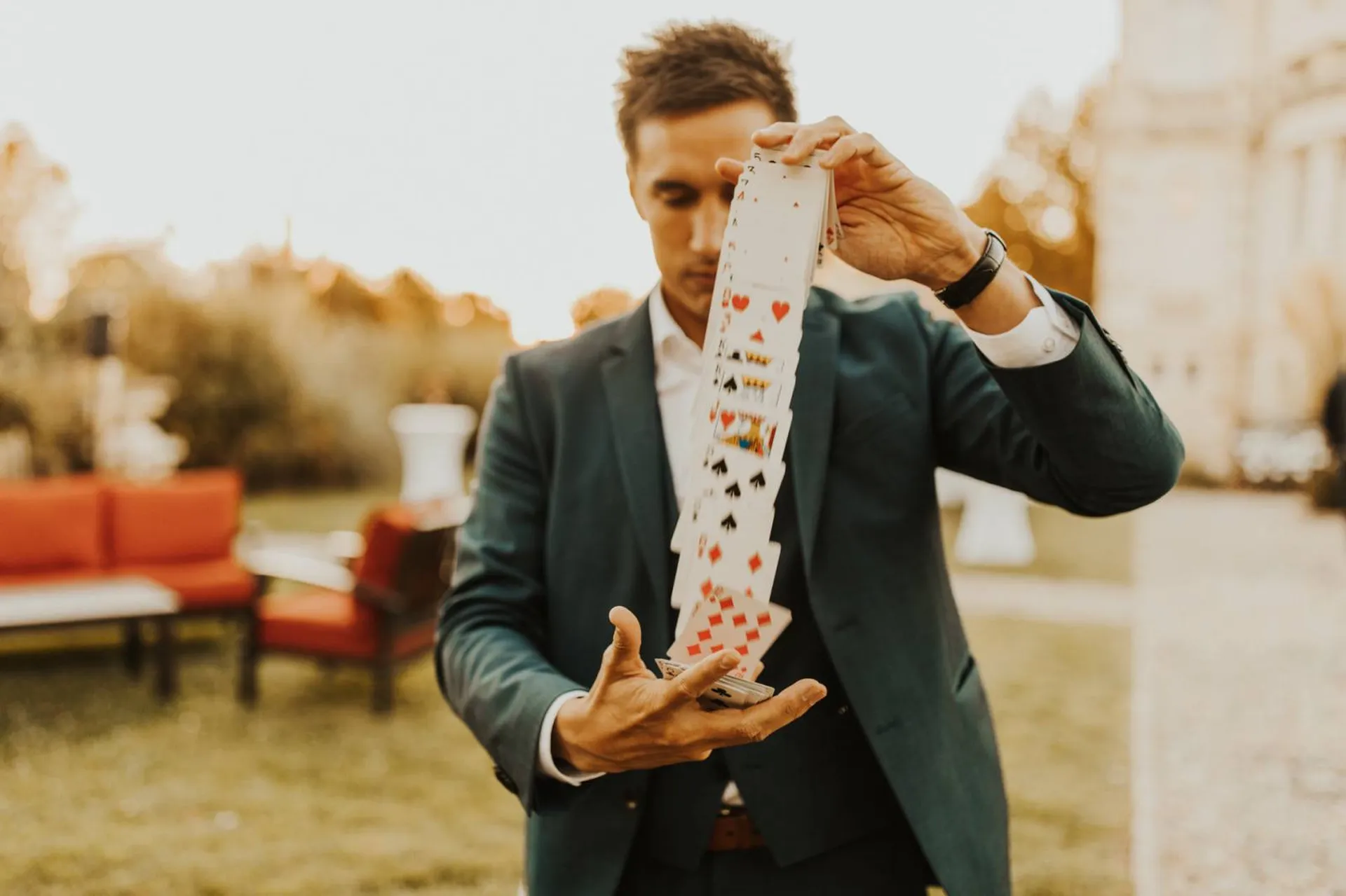 Quoi de mieux que de proposer des animations originales pour divertir vos invités lors du vin d’honneur ou lors de la soirée ? Votre agence de wedding planner à Bordeaux s’occupe de tout ! - Les Mariages de Mademoiselle L - Ghania Iratni