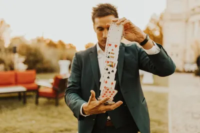 Quoi de mieux que de proposer des animations originales pour divertir vos invités lors du vin d’honneur ou lors de la soirée ? Votre agence de wedding planner à Bordeaux s’occupe de tout ! - Les Mariages de Mademoiselle L - Ghania Iratni