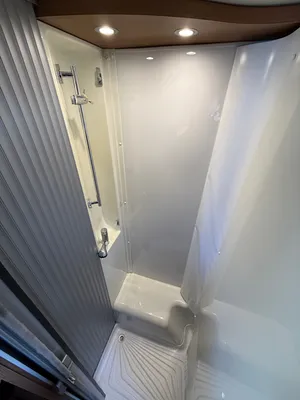 DOUCHE SPACIEUSE