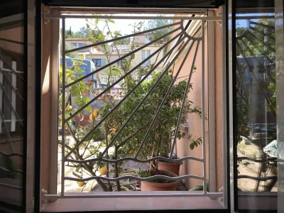 FABRICATION VENTE POSE GRILLE SECURITE DEFENSE FER FORGE SUR MESURE MOTIF SOLEIL ET VAGUES MARTIGUES 13