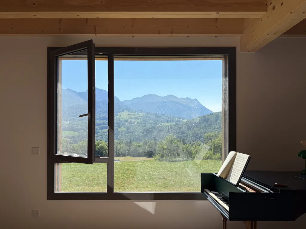 Nouveau chantier de menuiseries, BSO et portes intérieures à Saint-Jeoire en Haute-Savoie par Eric Burin Menuiserie locale