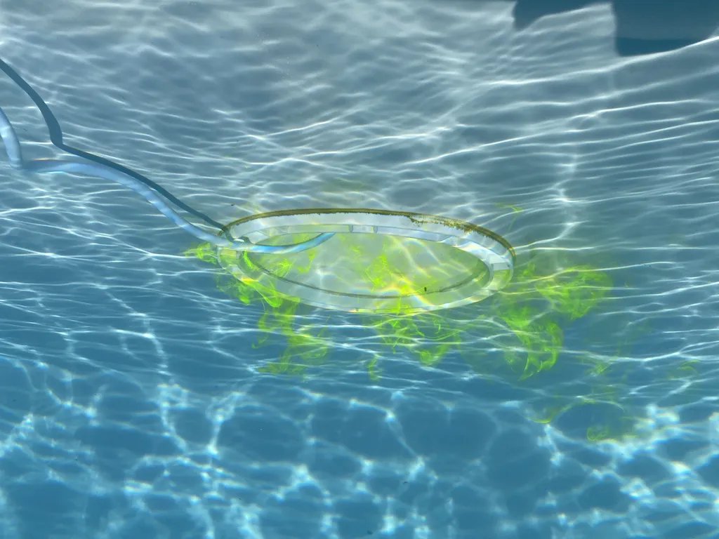 Intervention de détection de fuite non destructive sur piscine béton à Versailles dans le 78