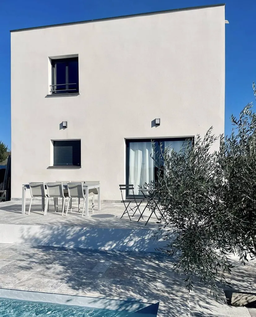 DALLAGE EXTERIEUR TRAVERTIN SILVER RUSTIC AU FORMAT OPUS