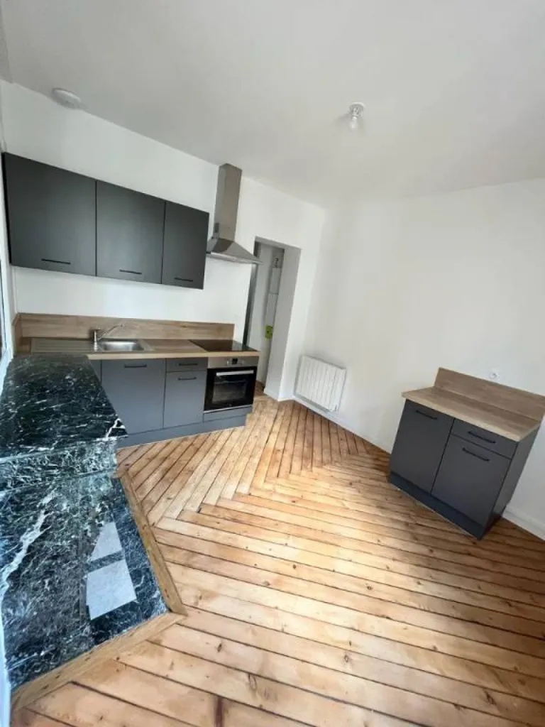 Situé au 109 rue des Carmes à Rouen