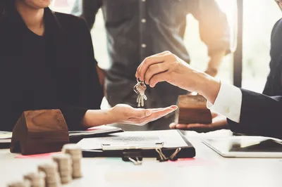 Quelle est la différence entre la gestion d'un syndic et la gestion locative par un agent immobilier proche de Lyon