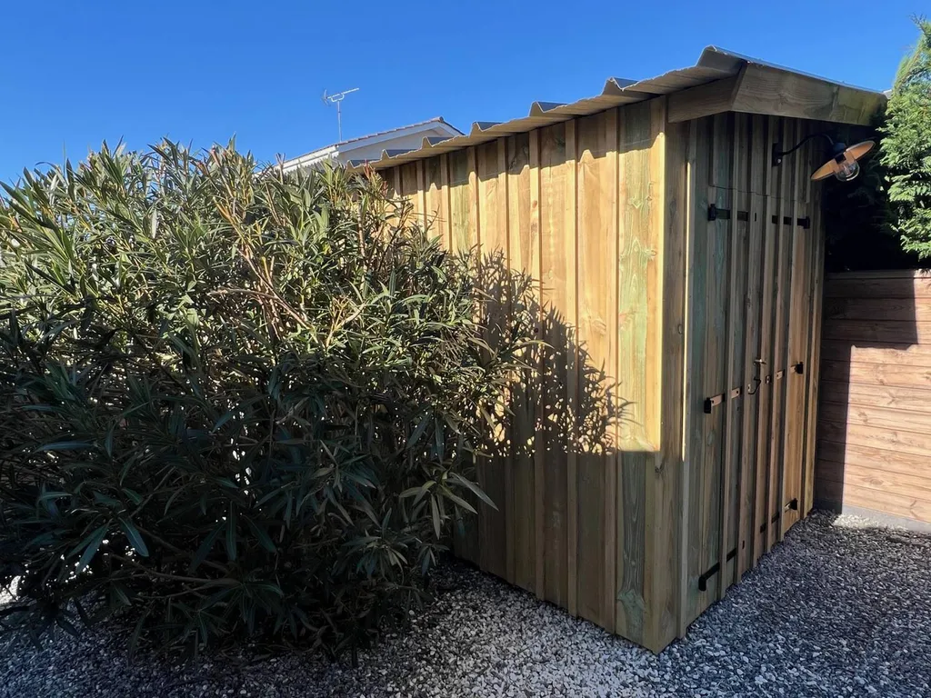 Quelle entreprise réalise des constructions et des abri de jardin en bois sur mesure à Gujan-Mestras