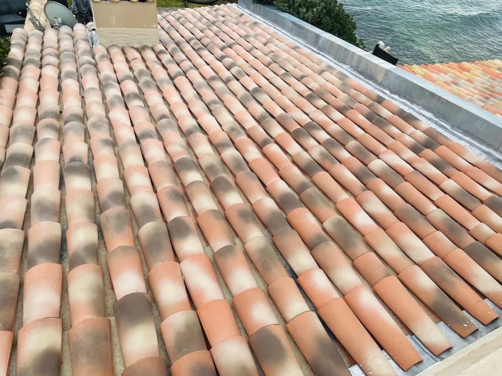 Réfection d’une toiture de maison en P.S.T Canal près de Aix en Provence.