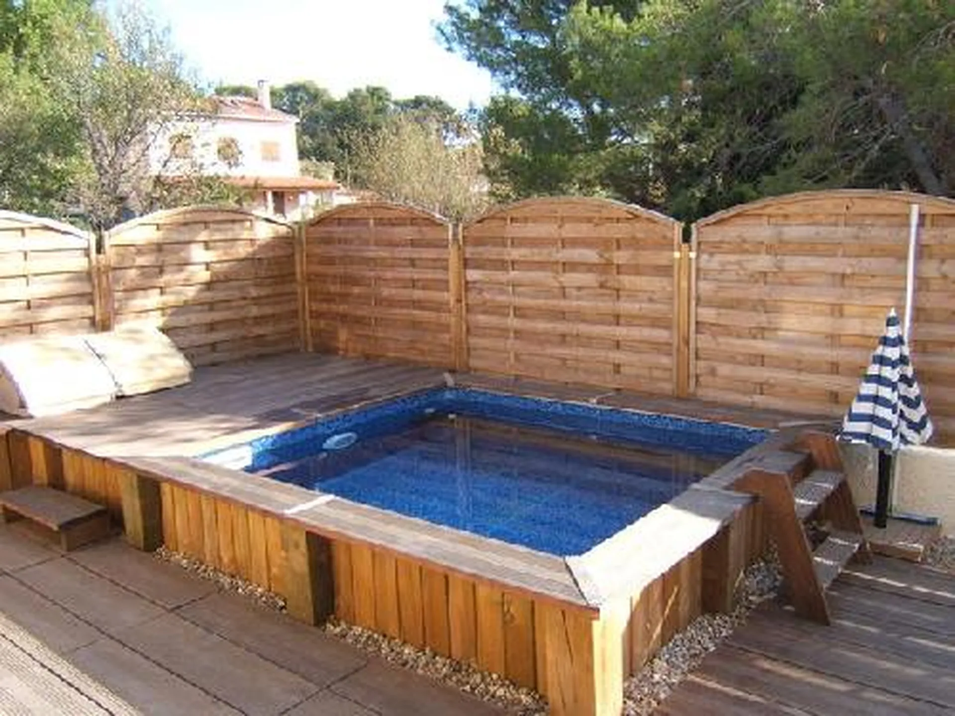 Vente appartement dans haut de villa avec studio roquefort la bedoule à proximité du centre ville idéal investissement