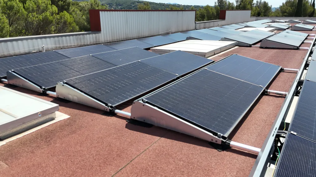 PESS votre professionel RGE qualifié pour l'installation de vos panneaux solaire sur vos bâtiments commerciaux