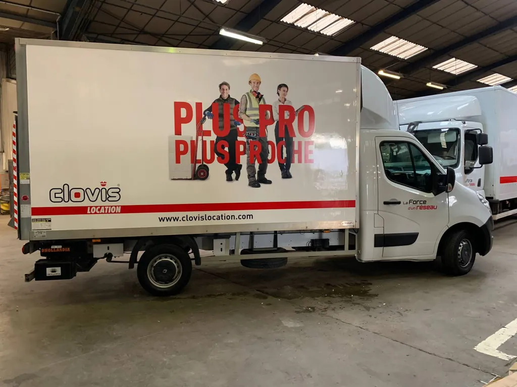 Réalisation d'un marquage véhicule pour la société Clovis située proche de Compiègne