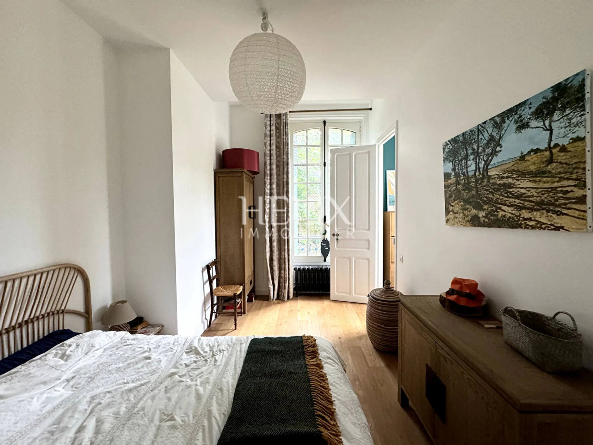 Dans un hôtel particulier sur un secteur privilégié et très recherché magnifique appartement avec jardin privatif