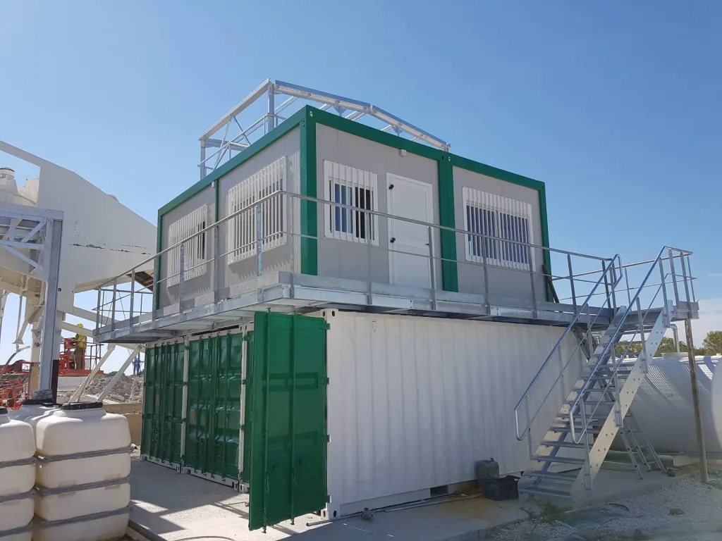 Structure superposé à Sénas