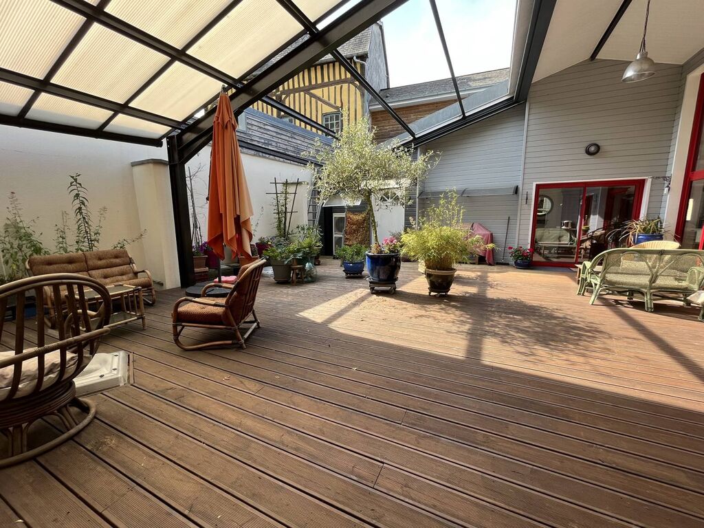 Ensemble immobilier avec ascenseur, à vendre, en centre ville de Caudebec en Caux !