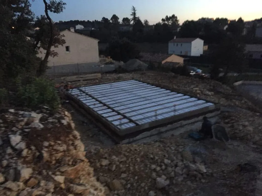 Construction de Garage à Aix-en-Provence : Fondations Solides et Savoir-Faire d'un Maçon Qualifié