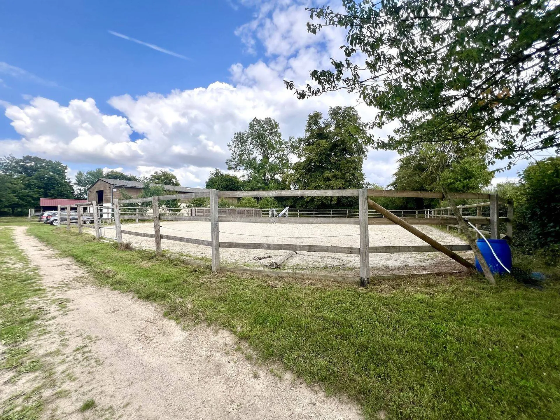 En vente, en Exclusivité - Propriété Équestre - Gites sur 10 Hectares – Calme Absolu et Nature Préservée à 20 min de Bernay (27 Eure)