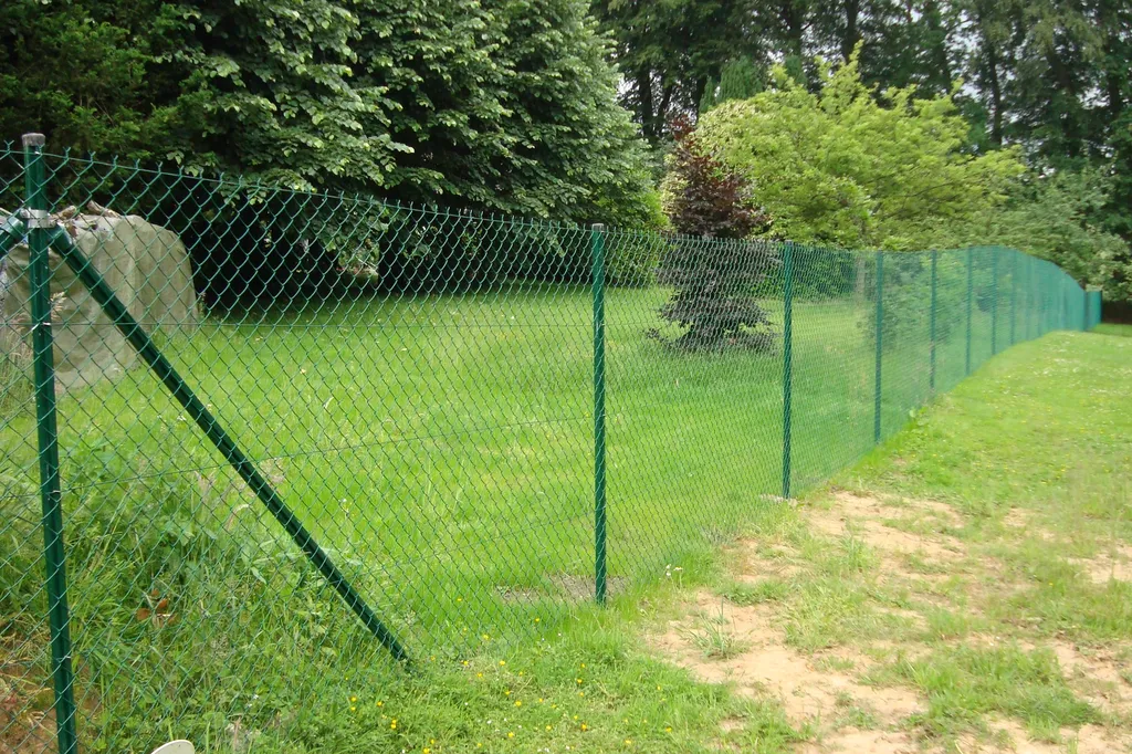 Installation de Clôture grillagée simple torsion pour professionnelle, Panneaux soudés et Clôtures de délimitation à Octeville-sur-Mer en Seine-Maritime 76 et ses Alentours