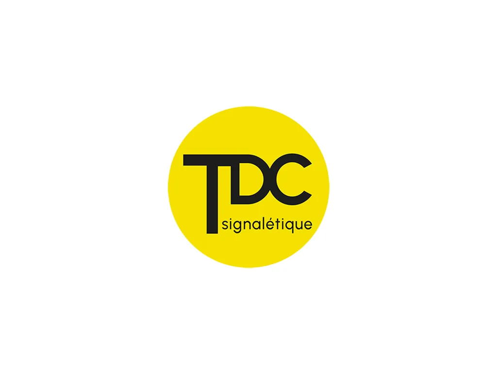 Aménagement de l'espace d'accueil d'un centre de formation avec logo en lettres découpées à Toulouse en Haute Garonne