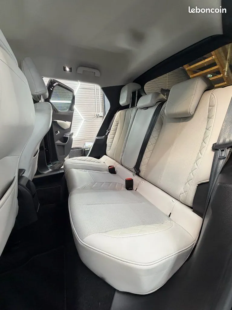 Vente d'une DS3 CROSSBACK BlueHDi RIVOLI 130CH diesel de 2020 avec boîte automatique à Saint-Julien-en-Genevois en Haute-Savoie