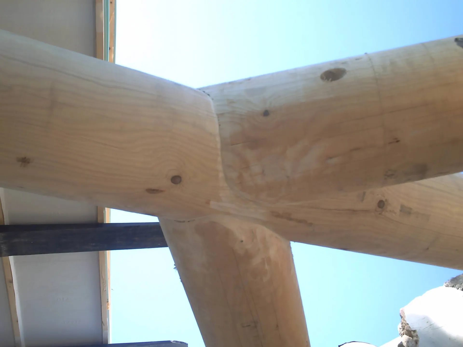 Rénovation d'un Mas en charpente poutre ronde à Aix-En-Provence