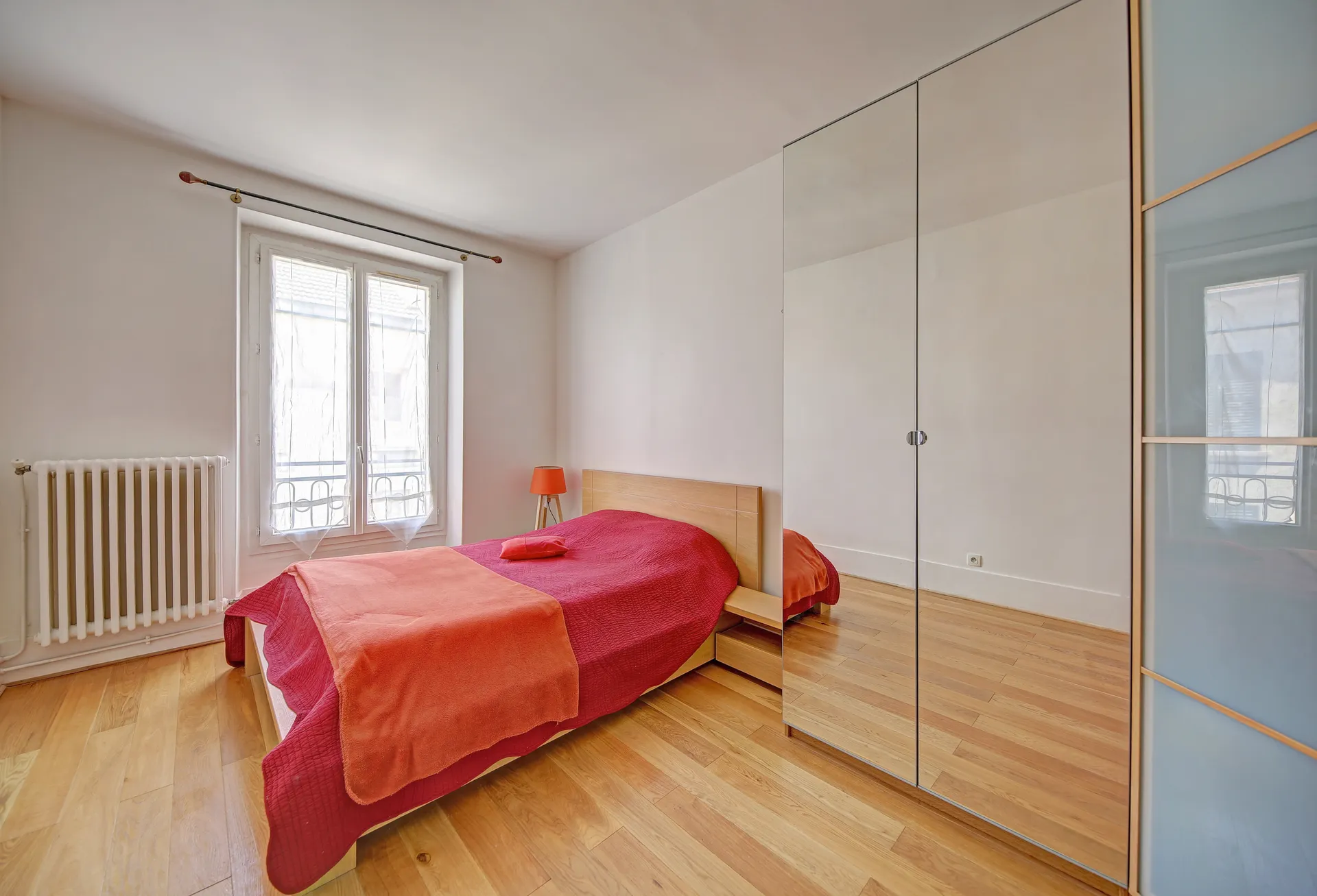 A vendre un bel appartement de 52,68 M² beaux volumes, dans un immeuble à Saint Germain en Laye, proche de la Place du Marché, 5 minutes du RER A.