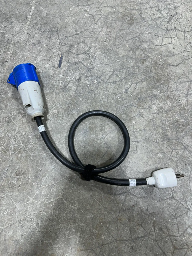 ADAPTATEUR P17 16MONO FEMELLE VERS PC 16MONO MALE