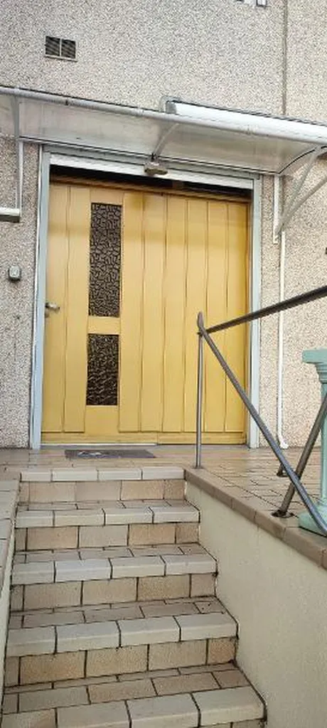 Installation d'une porte d’entrée en PVC Premium Access haute sécurité en rénovation à Chevigny-Saint-Sauveur par Centre Est Isolation