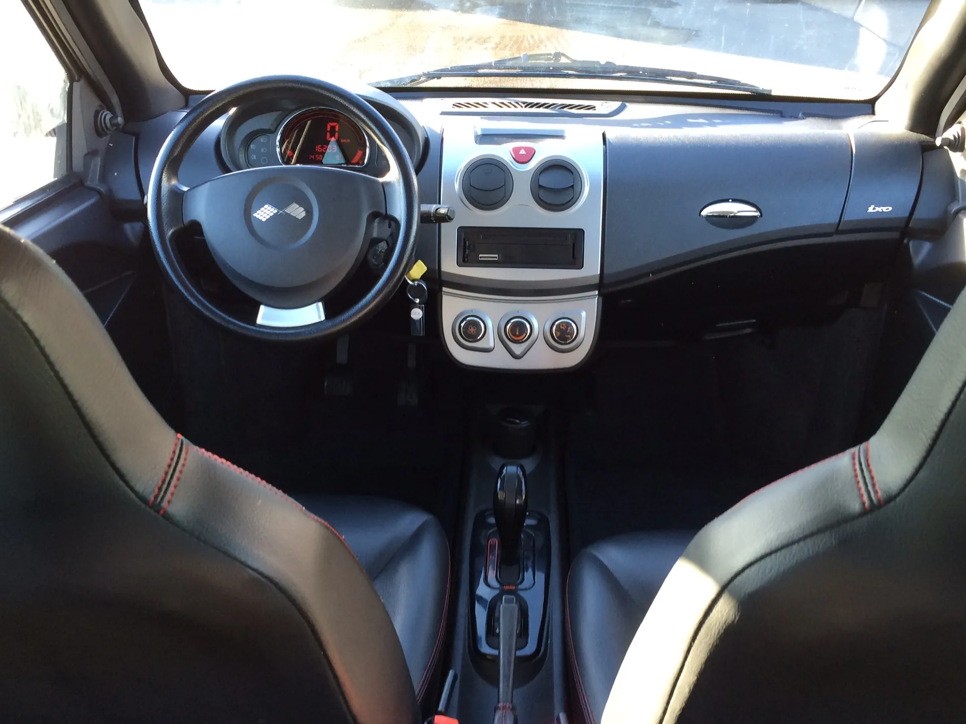 Voiture sans permis occasion à Marseille Ixo club DCI
