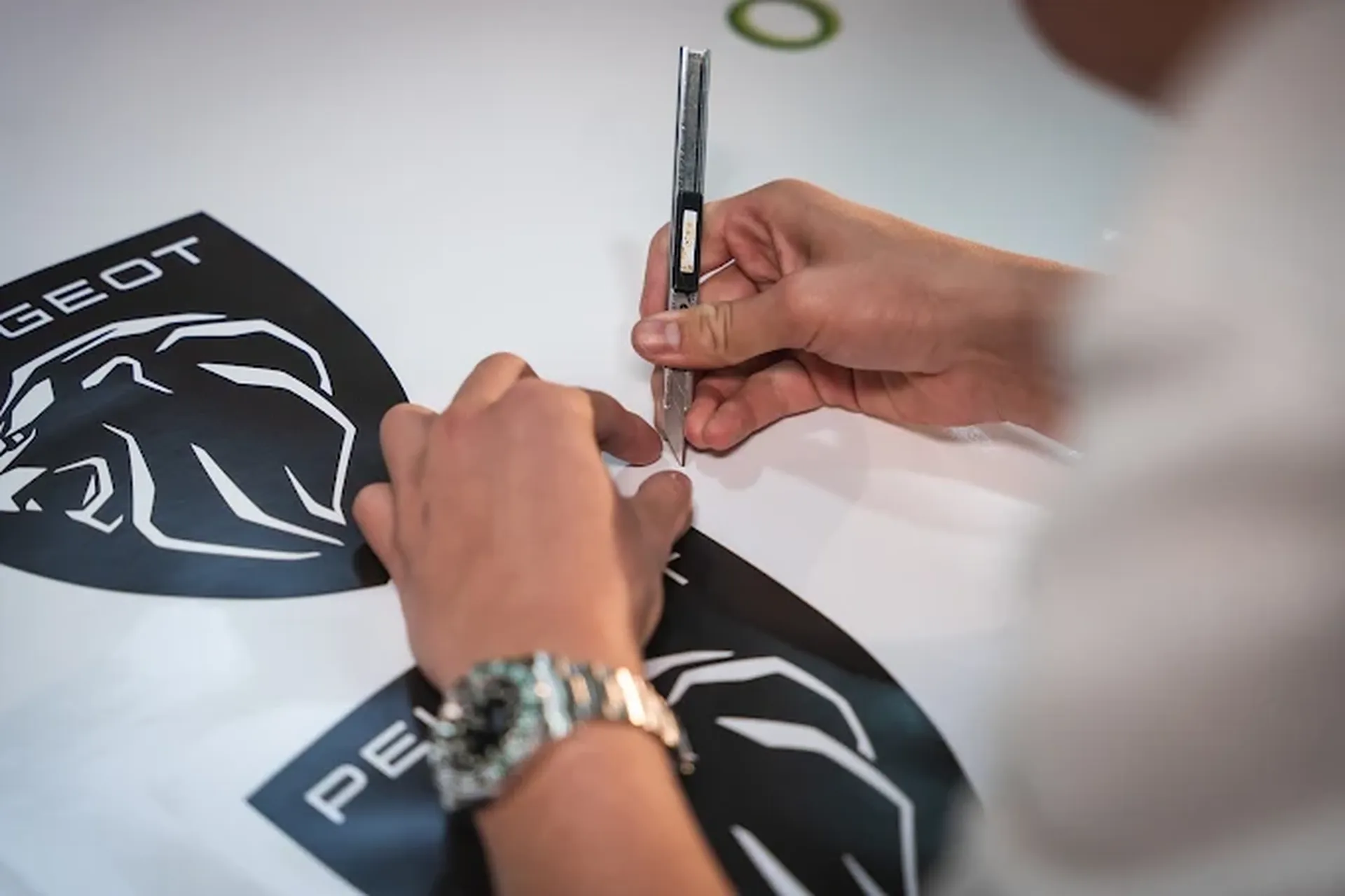 Atelier d’imprimerie, sérigraphie textile et marquage de véhicule à Carpentras depuis 1987 pour les professionnels du Sud