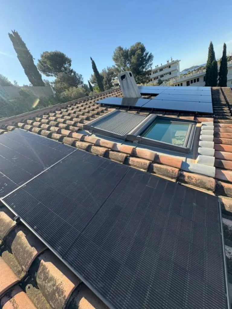 Installation de 18 panneaux solaires Dualsun bi-verre en 500W pour réduire vos factures d'électricité