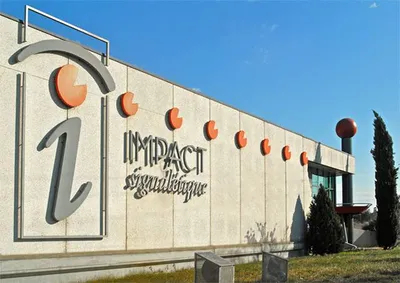 Fabrication et pose d'enseigne et signalétique Les pennes mirabeau 13 Impact Signalétique