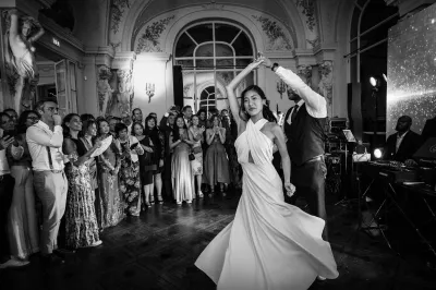 Mariage élégant franco-asiatique : un pavillon parisien accueille une célébration glamour mêlant traditions, modernité, raffinement et ambiance résolument luxueuse près de Paris