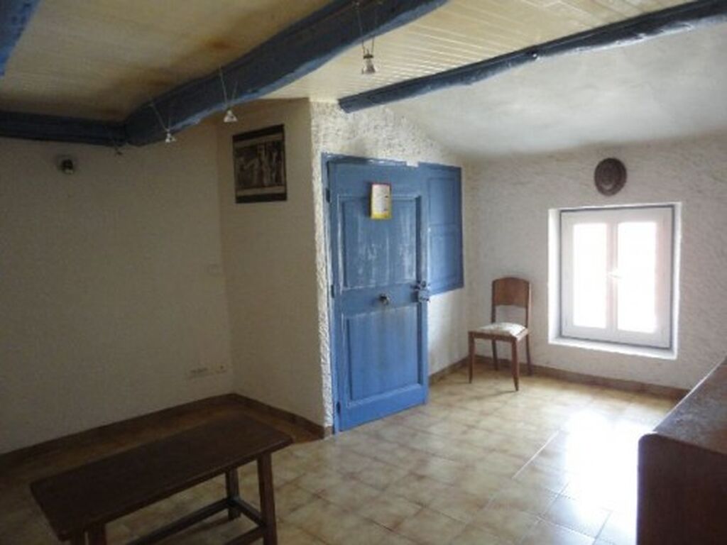 Logement à vendre 4 Gémenos sur 3 niveaux, vue dégagée