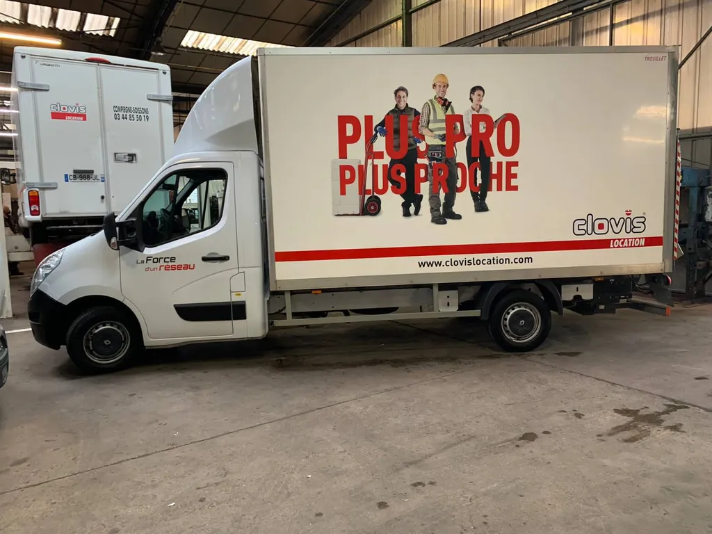 Réalisation d'un marquage véhicule pour la société Clovis située proche de Compiègne