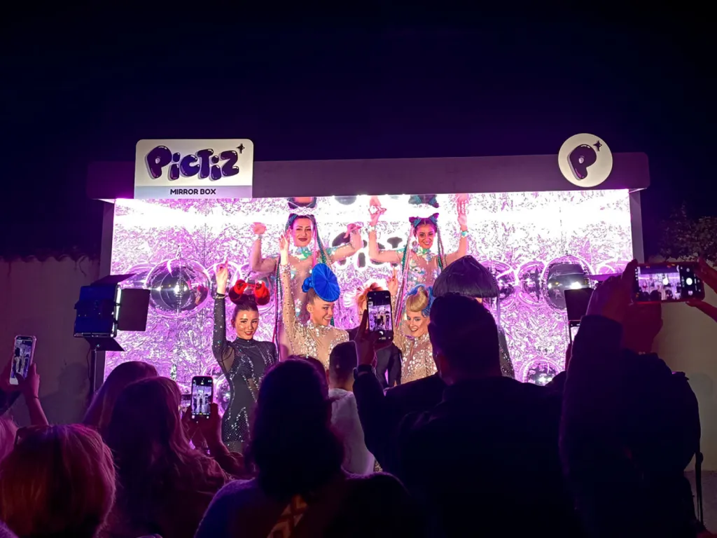 Location insta box miroir pour l'inauguration d'un salon de coiffure à Marseille 