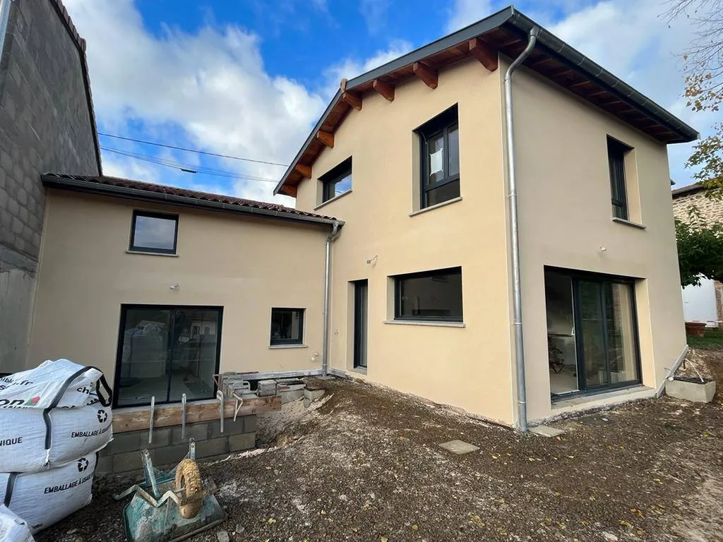 Ravalement de façade couleur champagne